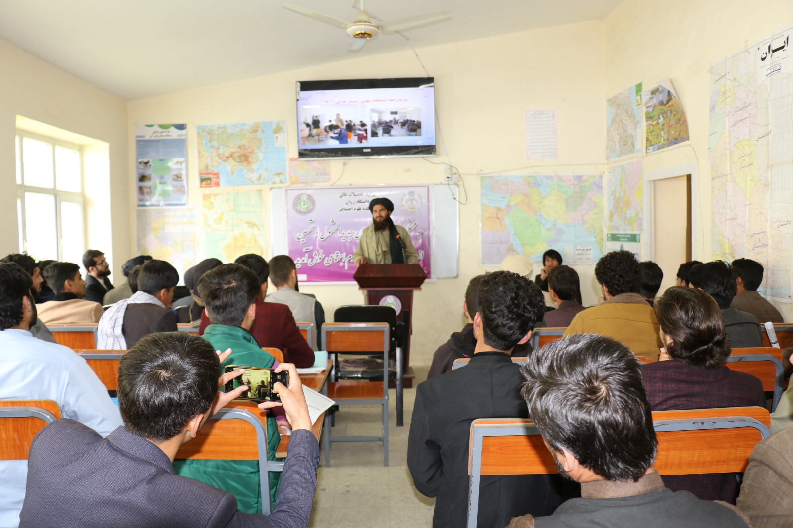 دو پوهنحی در پوهنتون پروان محفل معارفه با محصلین جدید الشمول برگزارکردند