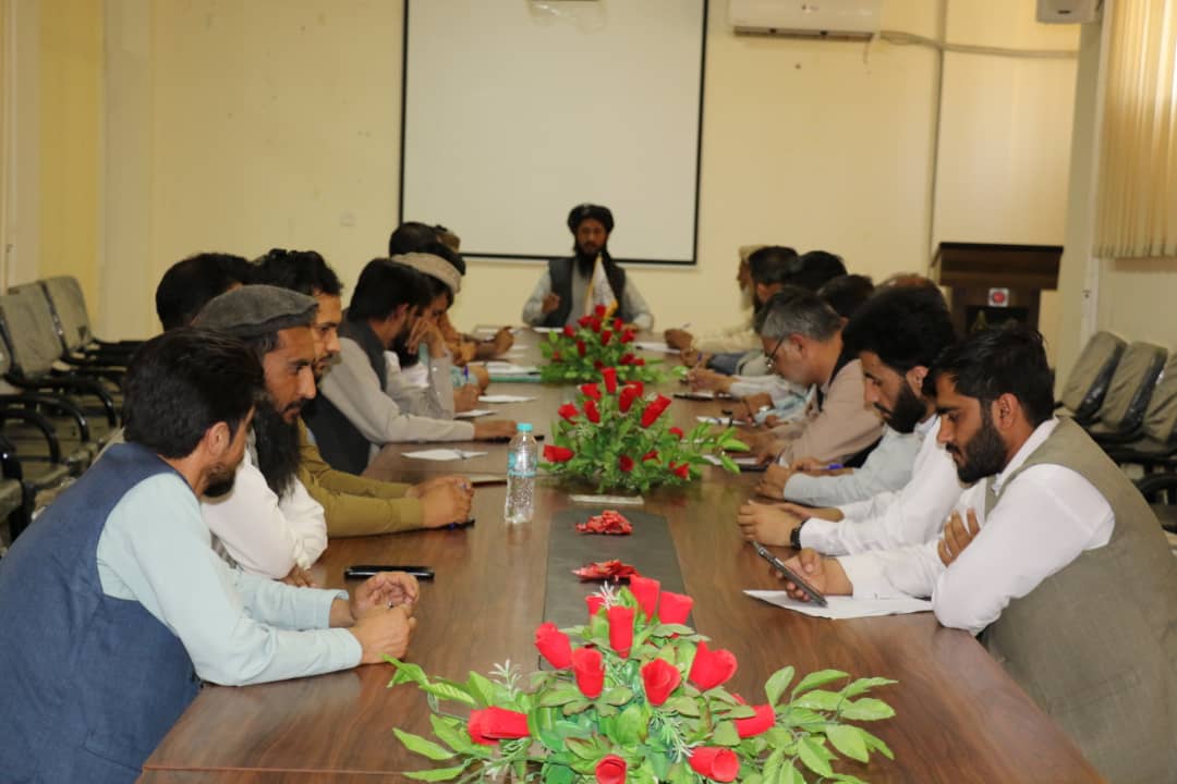 معاون امور علمی پوهنتون پروان با آمرین دیپارتمنت ها جلسه دایر کرد 